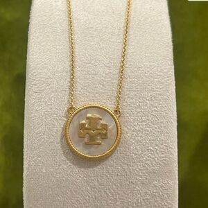 Elegant Gold and White Pendant Necklace